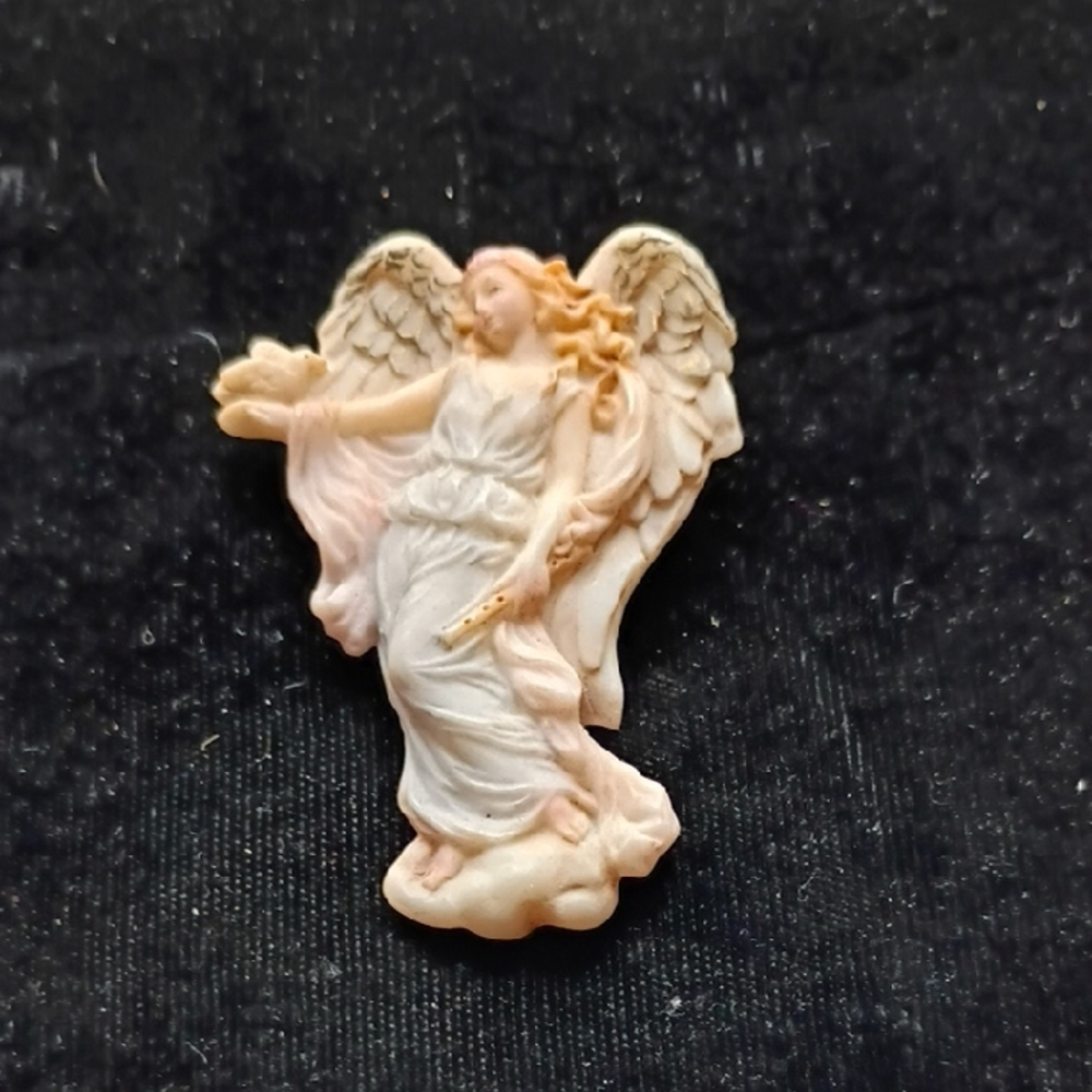 1995 Roman Inc. Seraphim Angel Figurine Brooch, Classic Isabel. Gentle Spirit